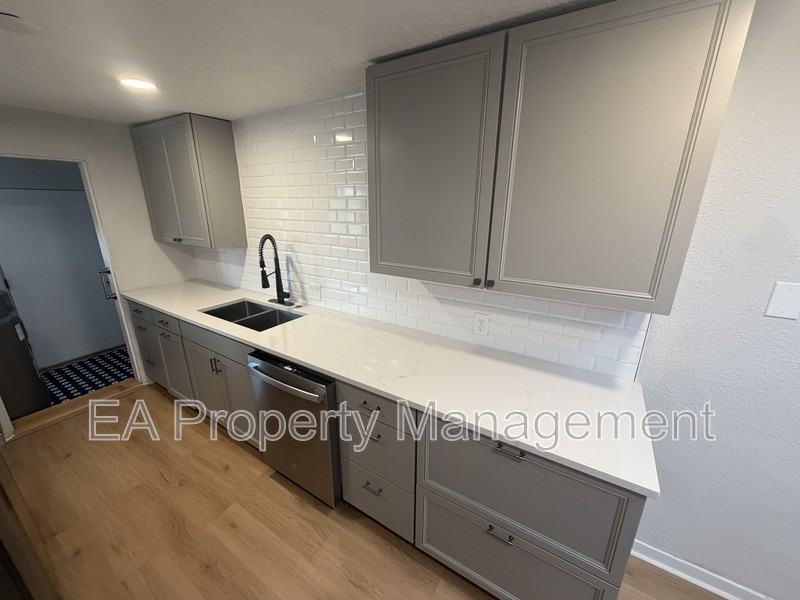 704 La Poblana Rd Nw #1 - Photo 3 of 16