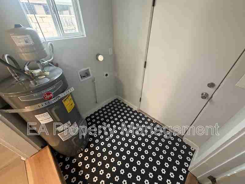 704 La Poblana Rd Nw #1 - Photo 4 of 16