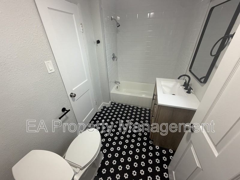 704 La Poblana Rd Nw #1 - Photo 7 of 16