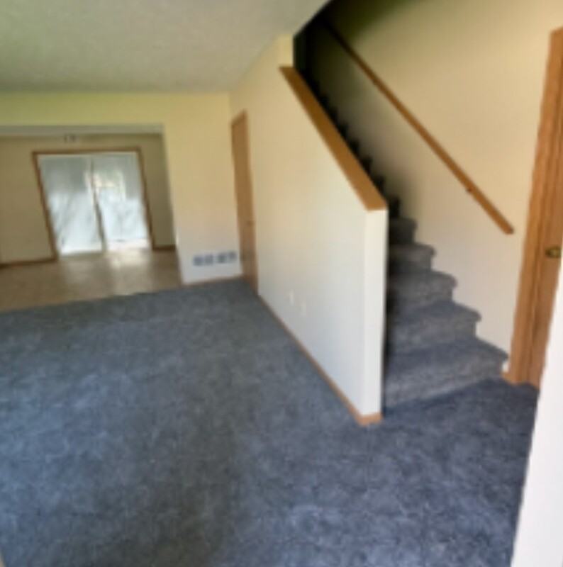 845 Hanneman Dr - Photo 2 of 12