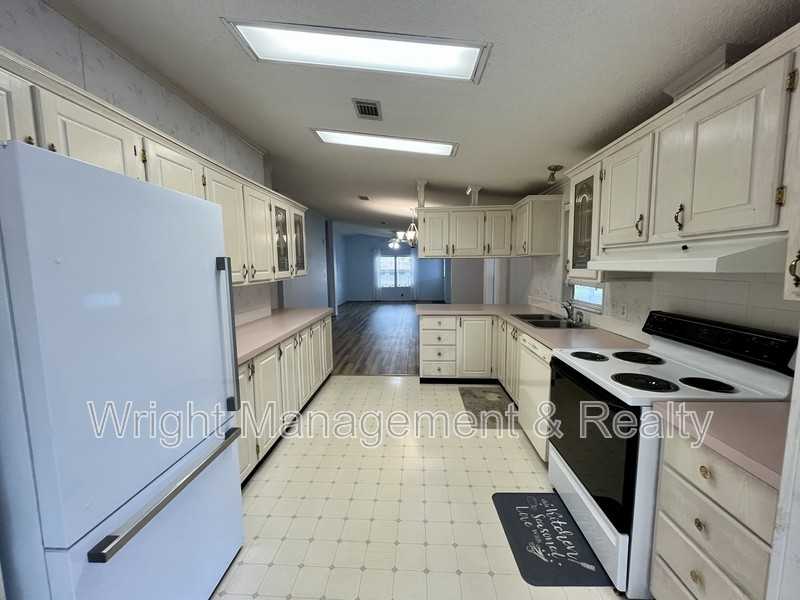 10614 Hayden Ave - Photo 5 of 26