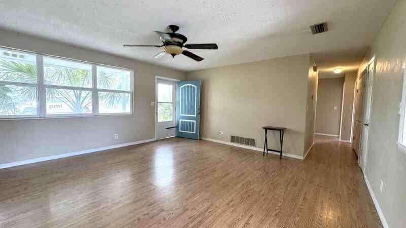 484 Grandview Ave - Photo 4 of 11