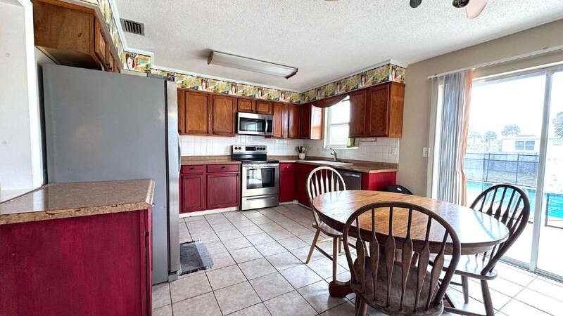 484 Grandview Ave - Photo 5 of 11