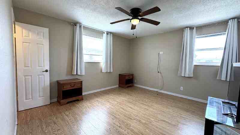 484 Grandview Ave - Photo 7 of 11