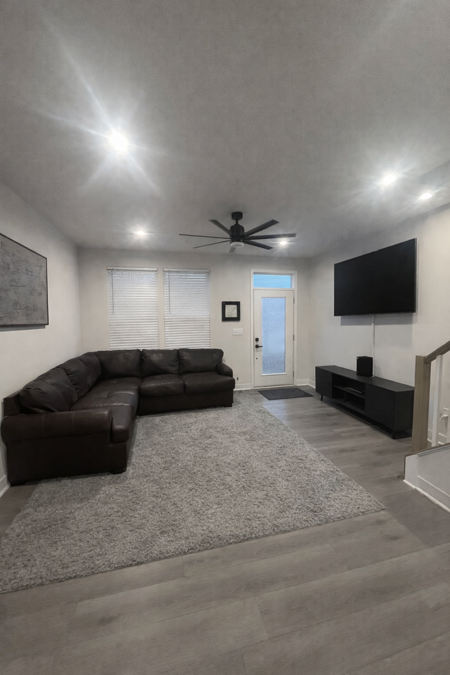 4736 Chastain Ave - Photo 3 of 11