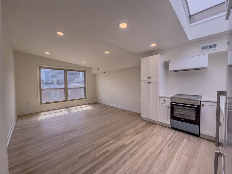 1936 Green St - Photo 6 of 21