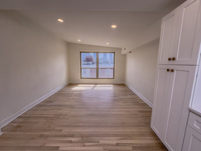 1936 Green St - Photo 7 of 21