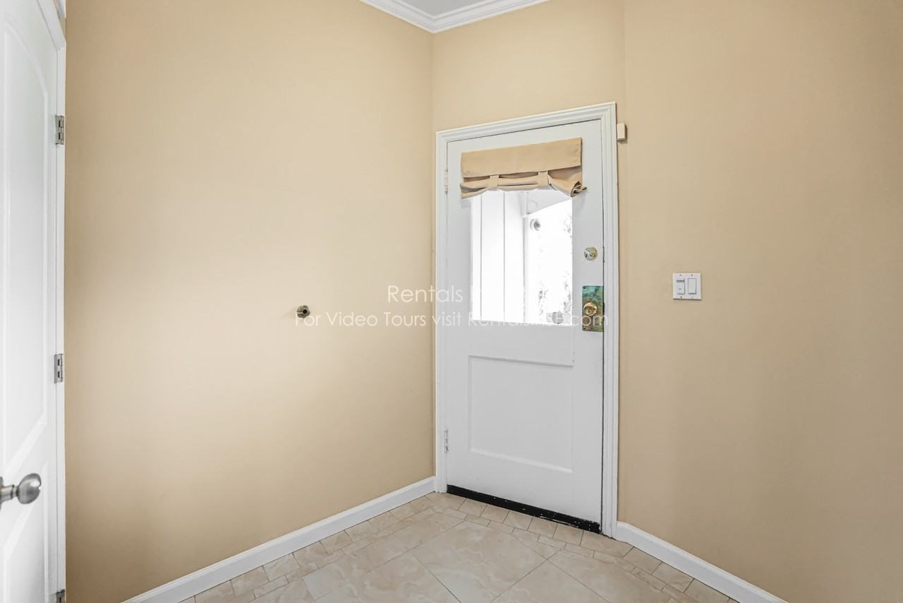 1571 Mckinnon Ave - Photo 2 of 15