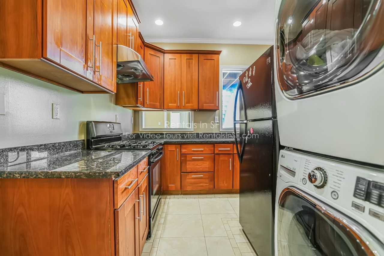 1571 Mckinnon Ave - Photo 3 of 15