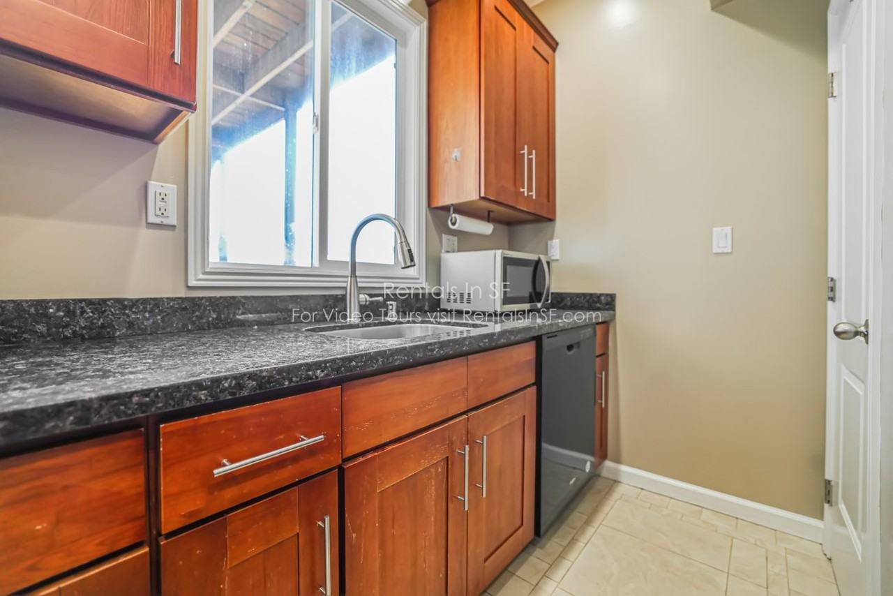 1571 Mckinnon Ave - Photo 4 of 15