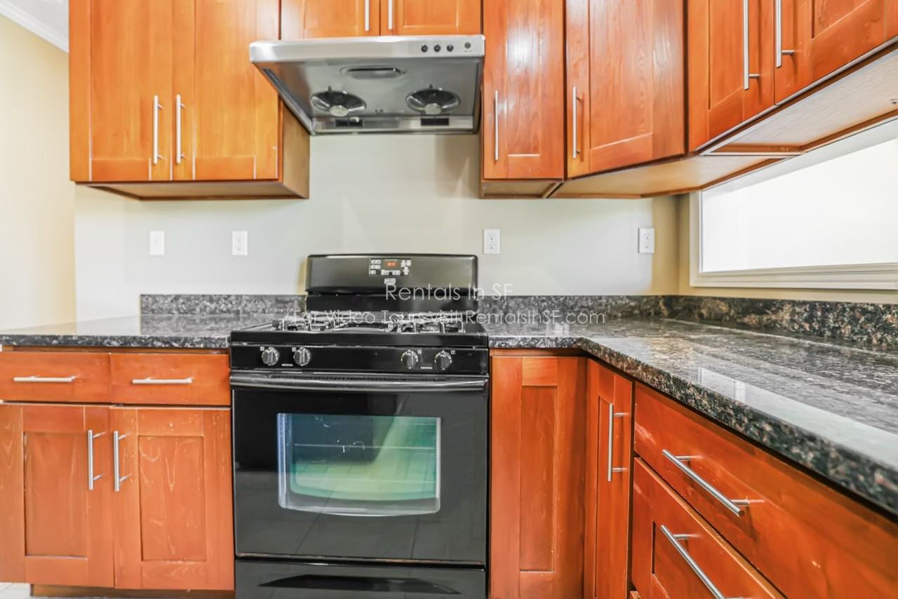 1571 Mckinnon Ave - Photo 5 of 15