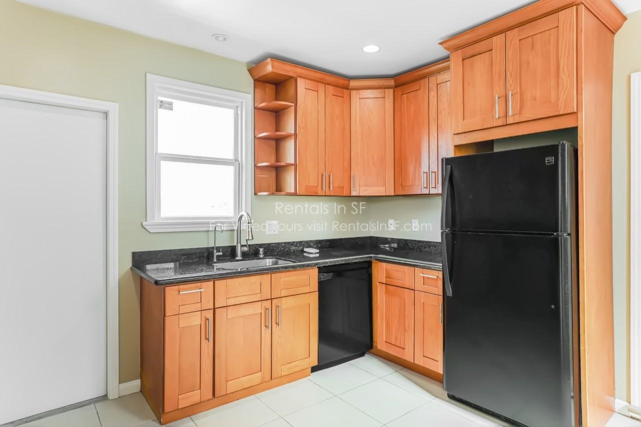 1573 Mckinnon Ave - Photo 3 of 17