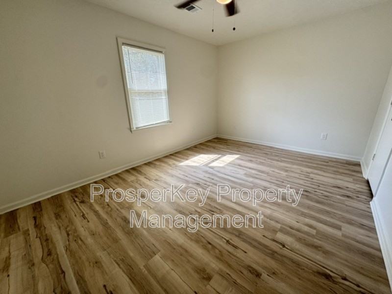 303 Lee Rd - Photo 7 of 11