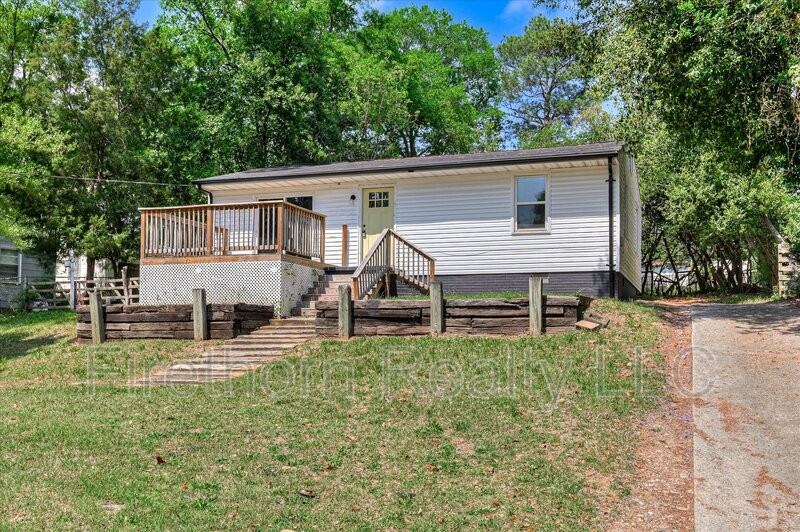 1026 Weston St - Photo 3 of 19