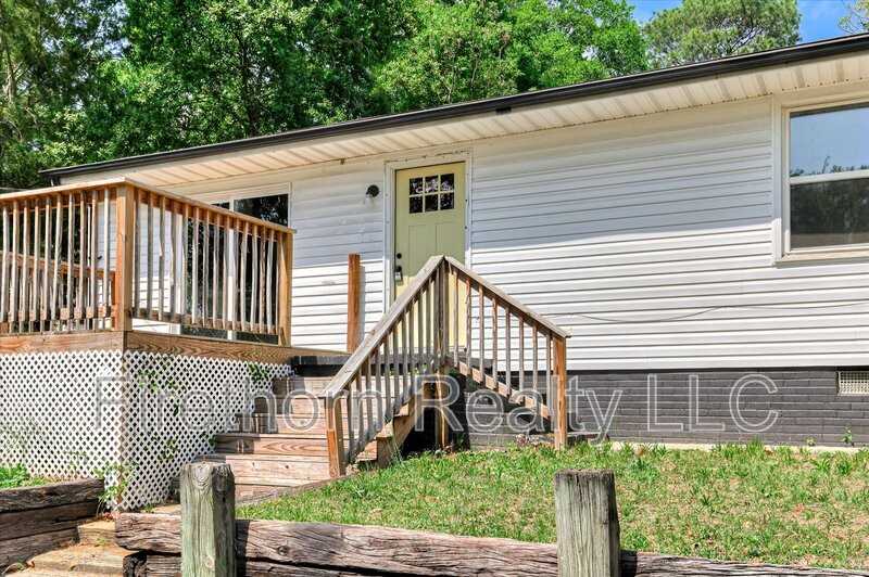 1026 Weston St - Photo 4 of 19