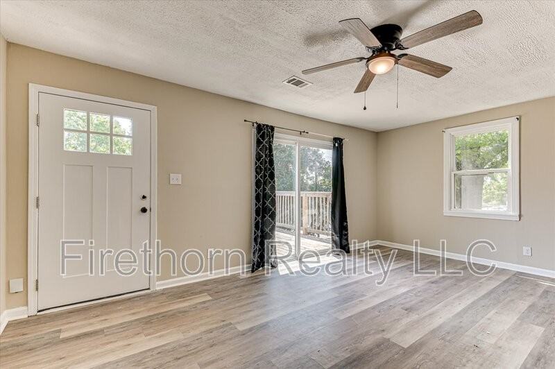 1026 Weston St - Photo 5 of 19