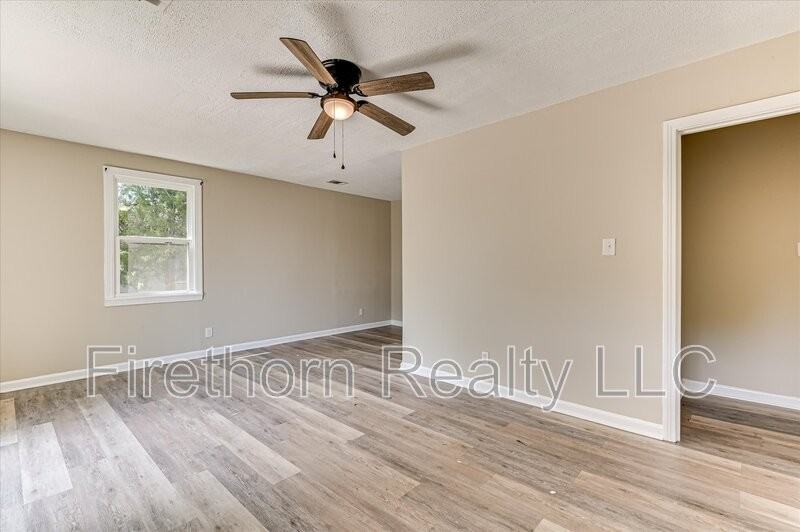 1026 Weston St - Photo 7 of 19