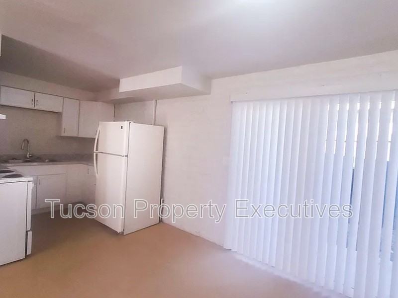 319 E Blacklidge Dr - Photo 2 of 11