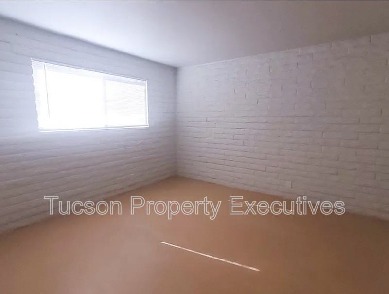 319 E Blacklidge Dr - Photo 6 of 11