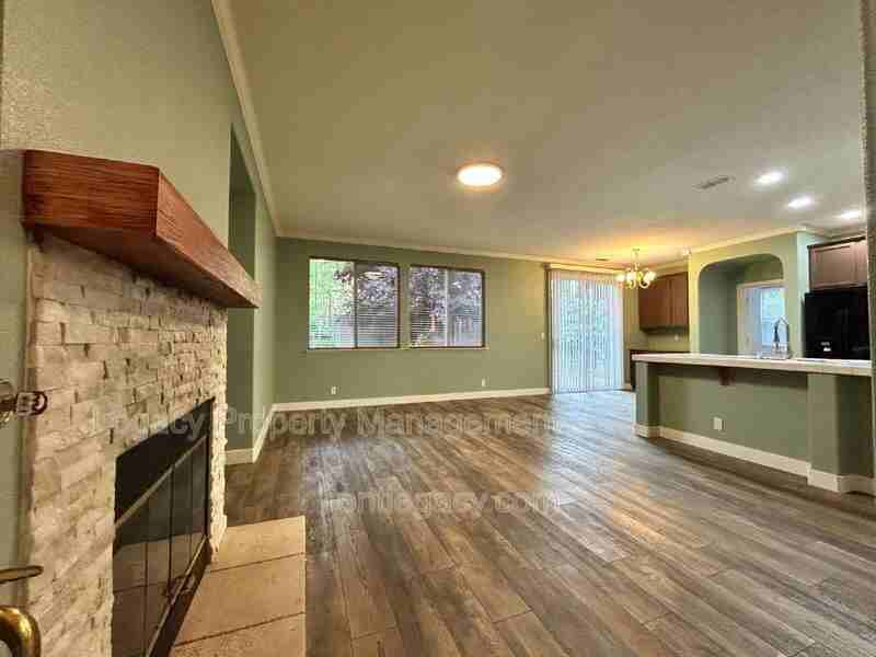 1867 Malachite Way - Photo 3 of 14