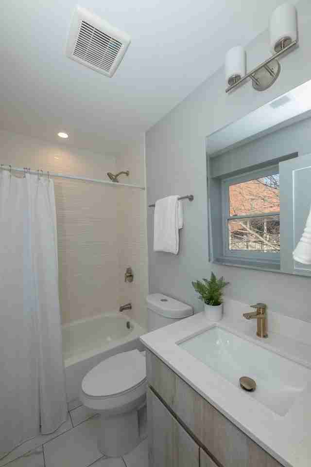 860 W Barry Ave Apt 1b - Photo 4 of 19