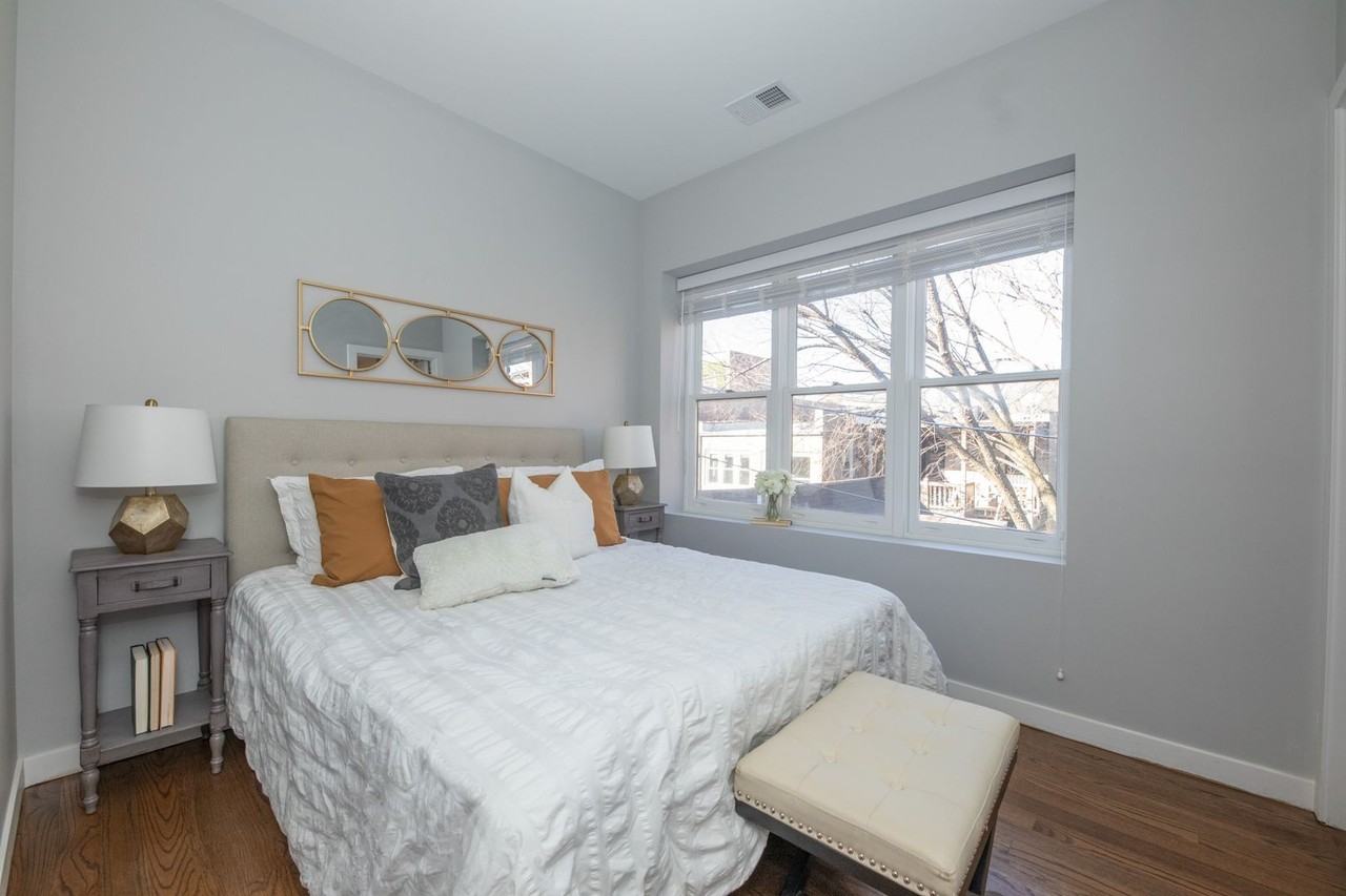 860 W Barry Ave Apt 1b - Photo 6 of 19