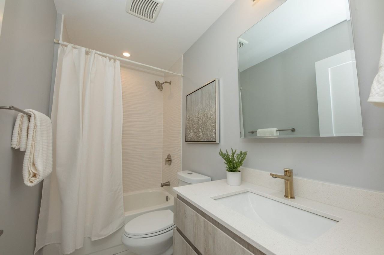 860 W Barry Ave Apt 1b - Photo 7 of 19