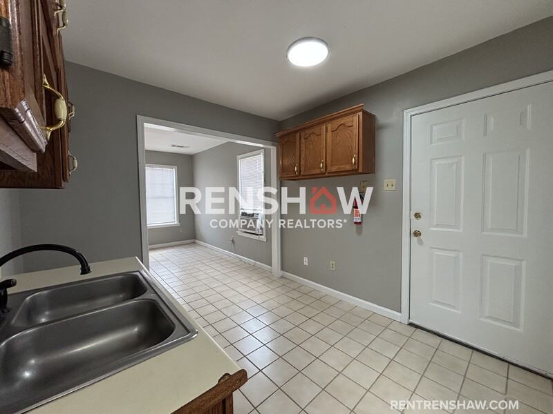 4920 Buford Ave - Photo 4 of 12