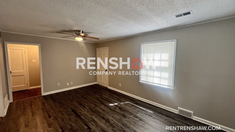 3822 Maid Marian Ln - Photo 4 of 19