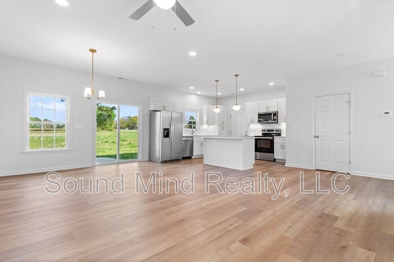 204 Landmark Dr - Photo 4 of 35