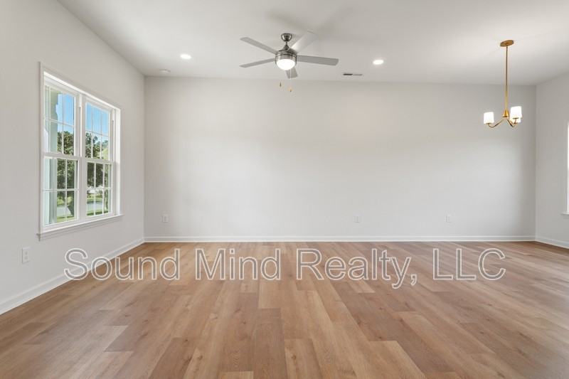 204 Landmark Dr - Photo 7 of 35