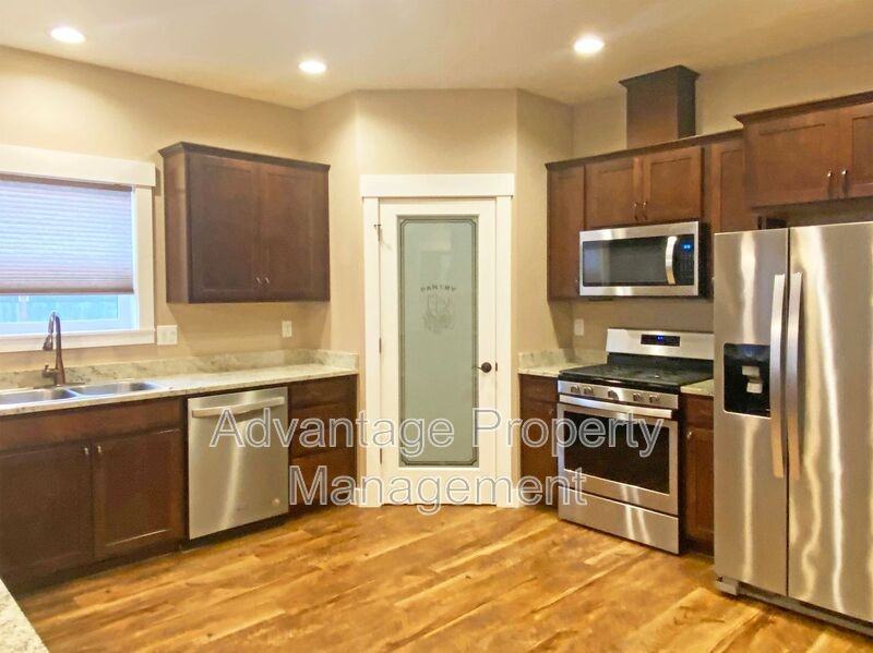 106 S 21st St - Photo 4 of 13