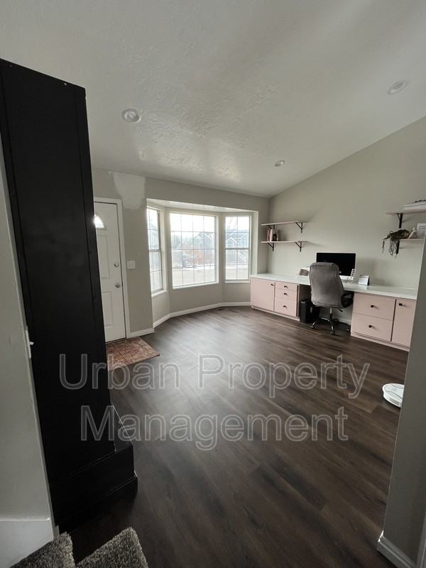 734 Westnorth - Photo 3 of 24