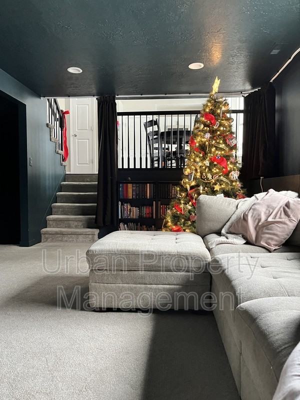 734 Westnorth - Photo 5 of 24