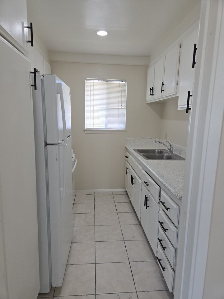 2433 E Garvey Ave N #3 - Photo 4 of 8