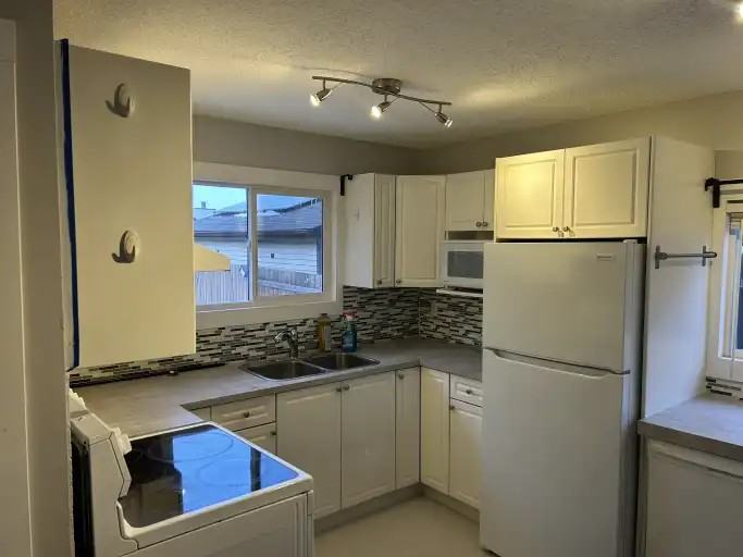 1912 145a Ave Nw - Photo 2 of 9