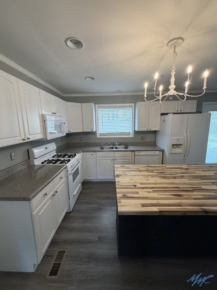 1011 Elliott Dr - Photo 6 of 16