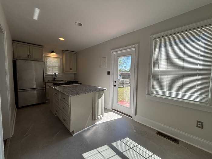 4716 Elder Ave - Photo 6 of 18