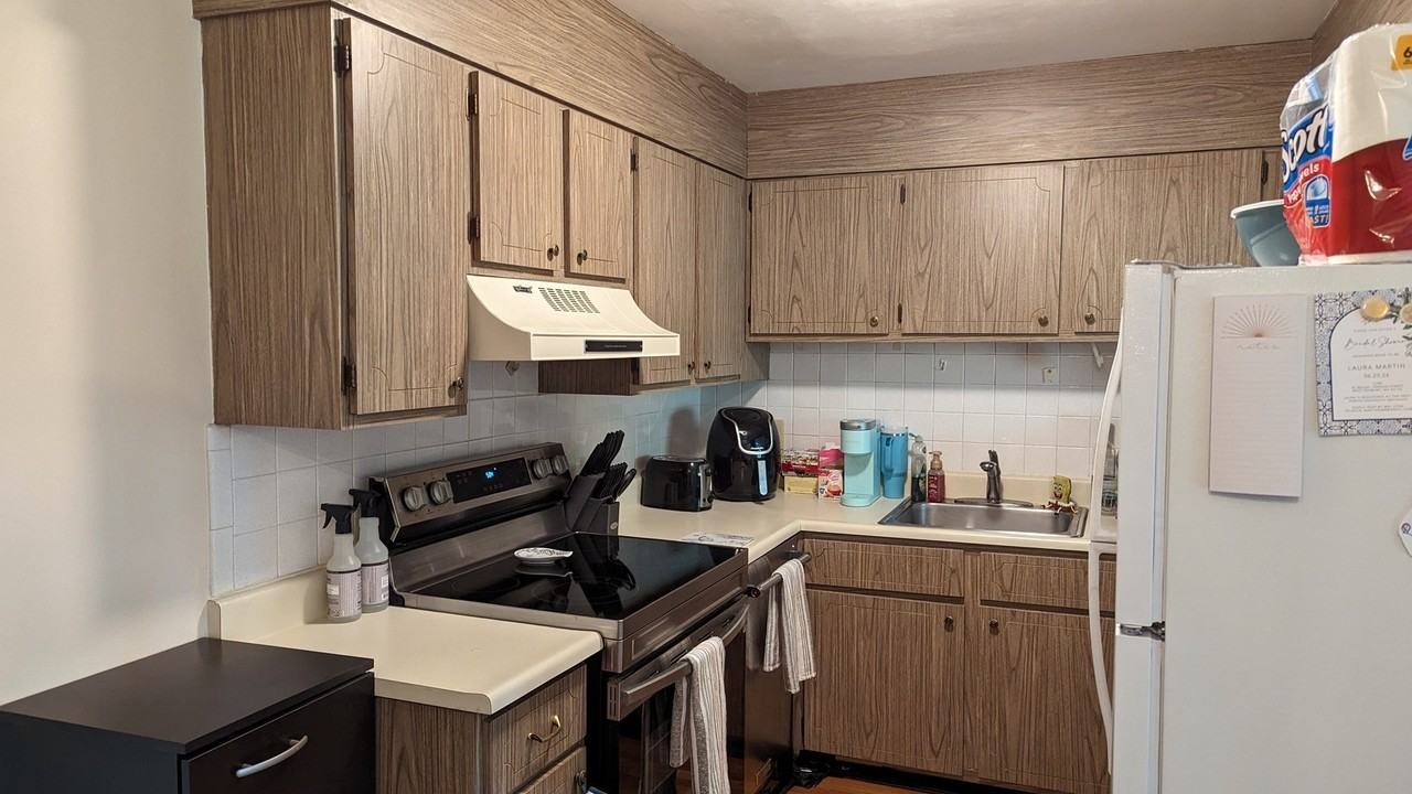 47 Jacqueline Rd #3 - Photo 3 of 9