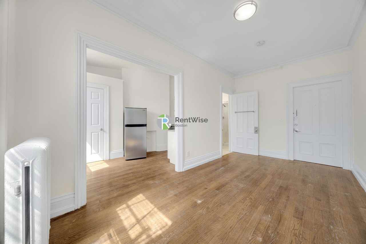 92 Charles St #33 - Photo 4 of 13