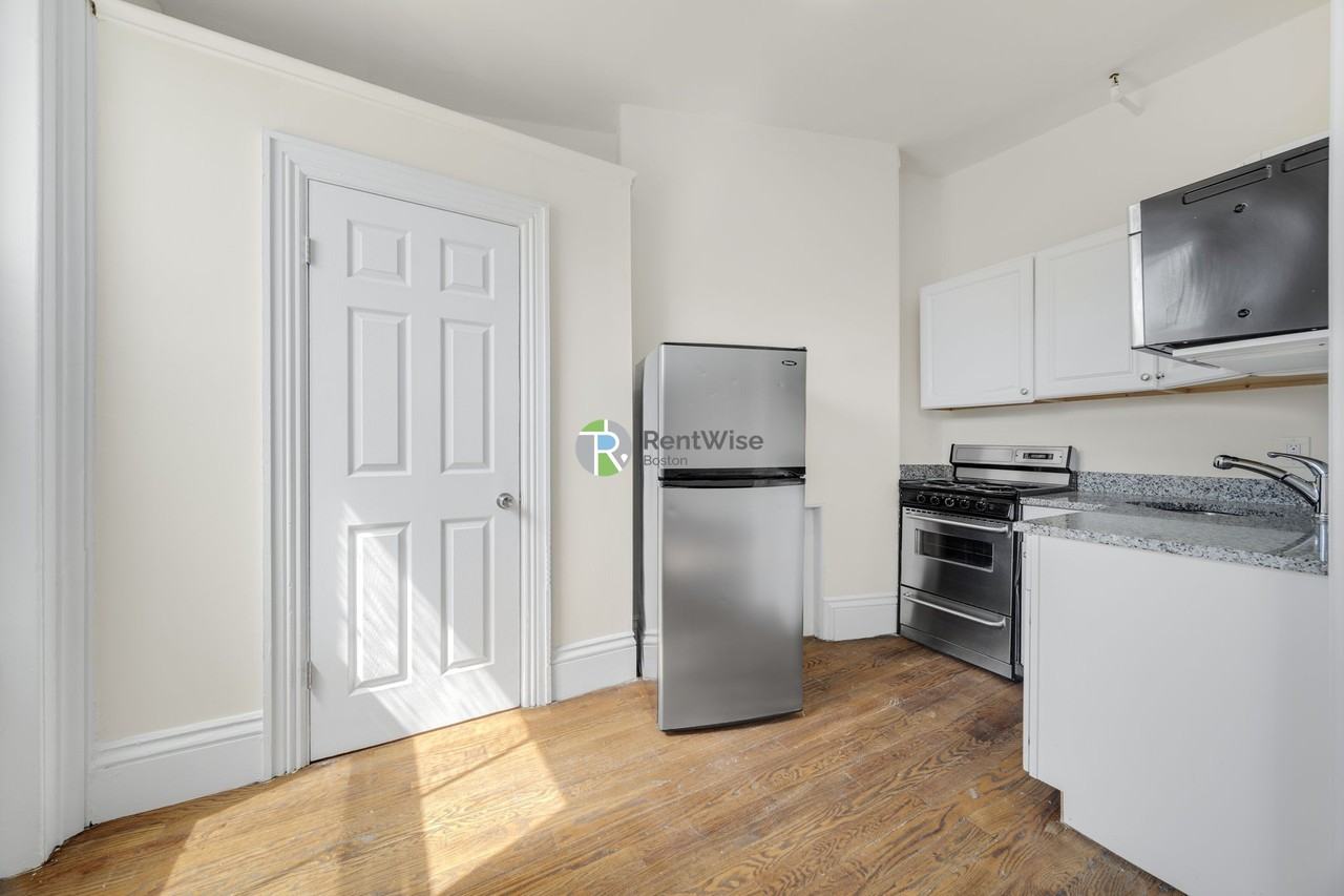 92 Charles St #33 - Photo 5 of 13