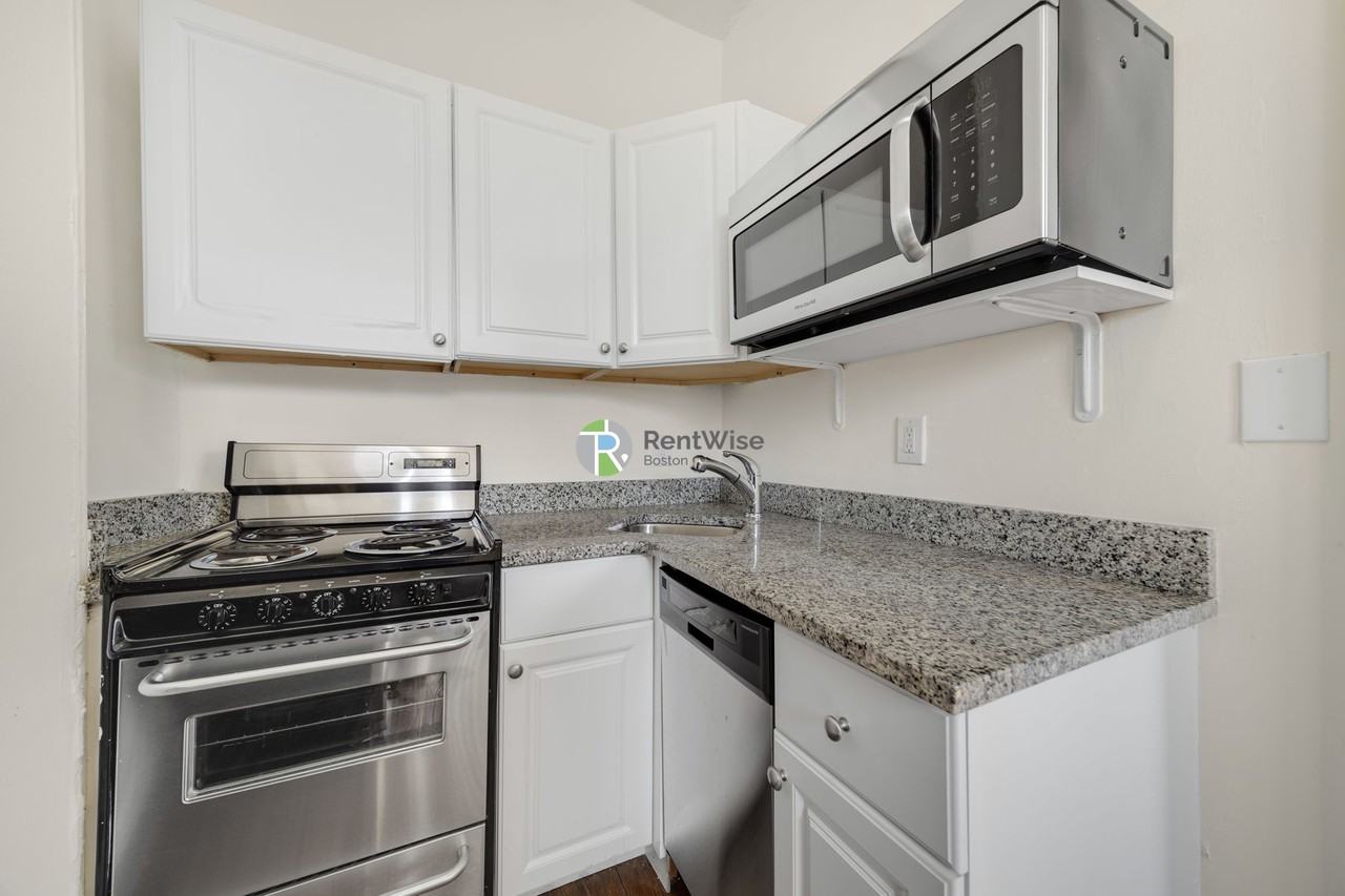 92 Charles St #33 - Photo 6 of 13