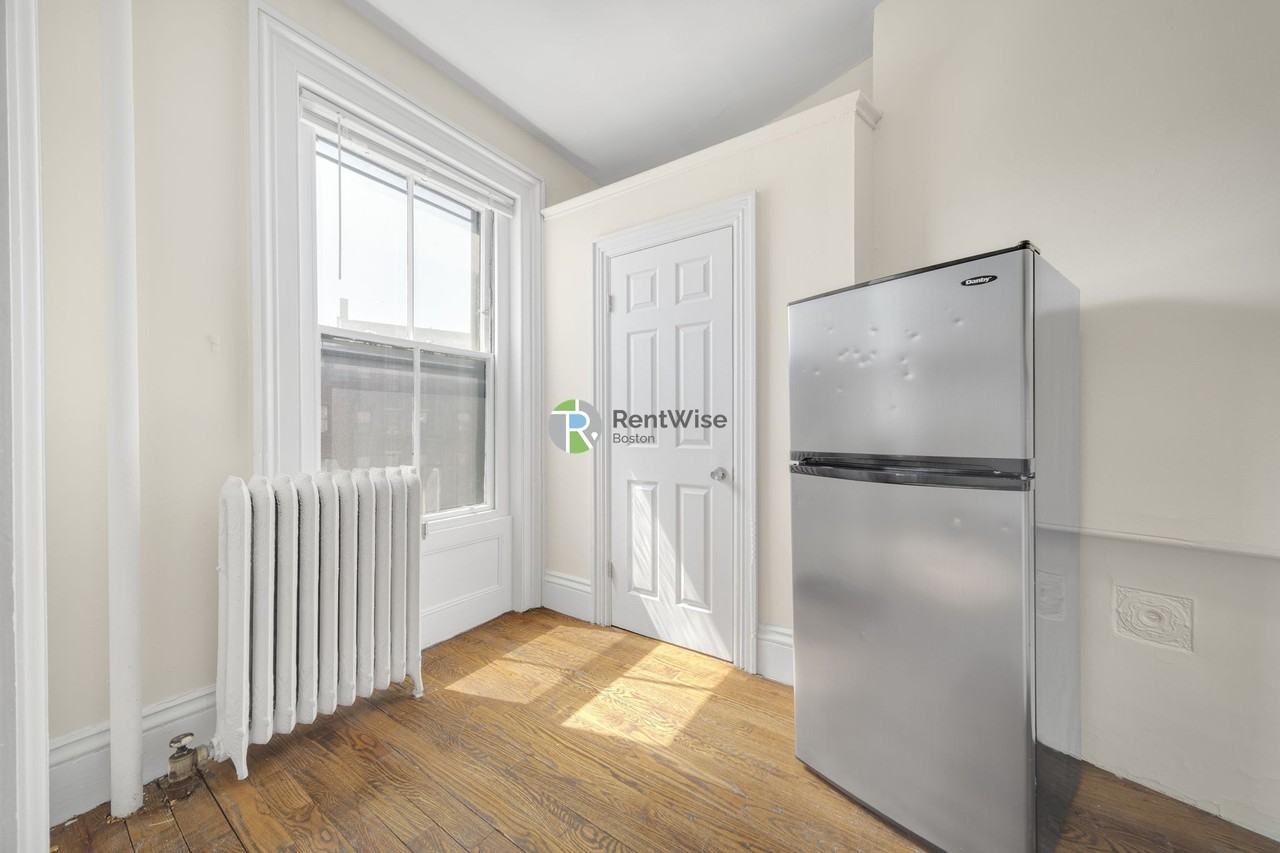 92 Charles St #33 - Photo 7 of 13