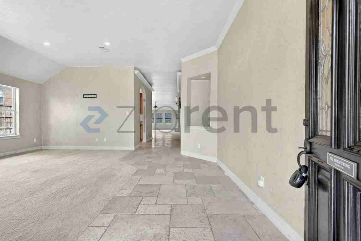 6592 Clydesdale Ct - Photo 4 of 29