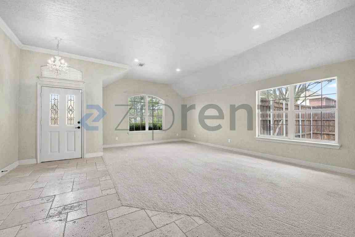 6592 Clydesdale Ct - Photo 5 of 29