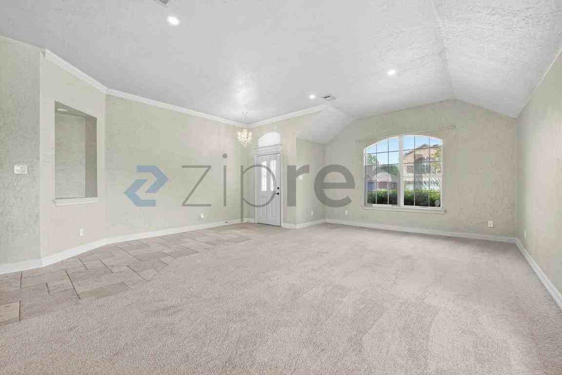 6592 Clydesdale Ct - Photo 6 of 29