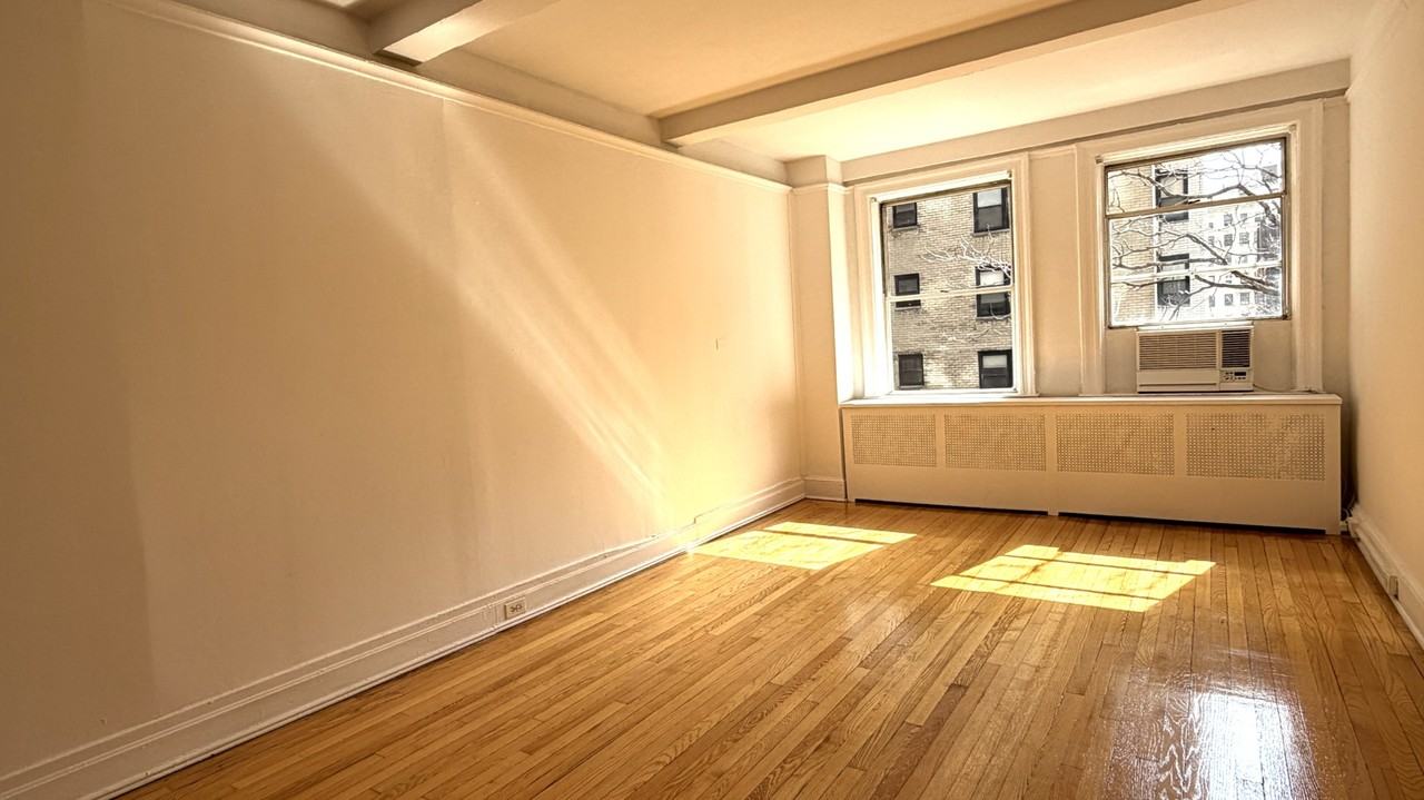 E 39th St #505 - Photo 2 of 12