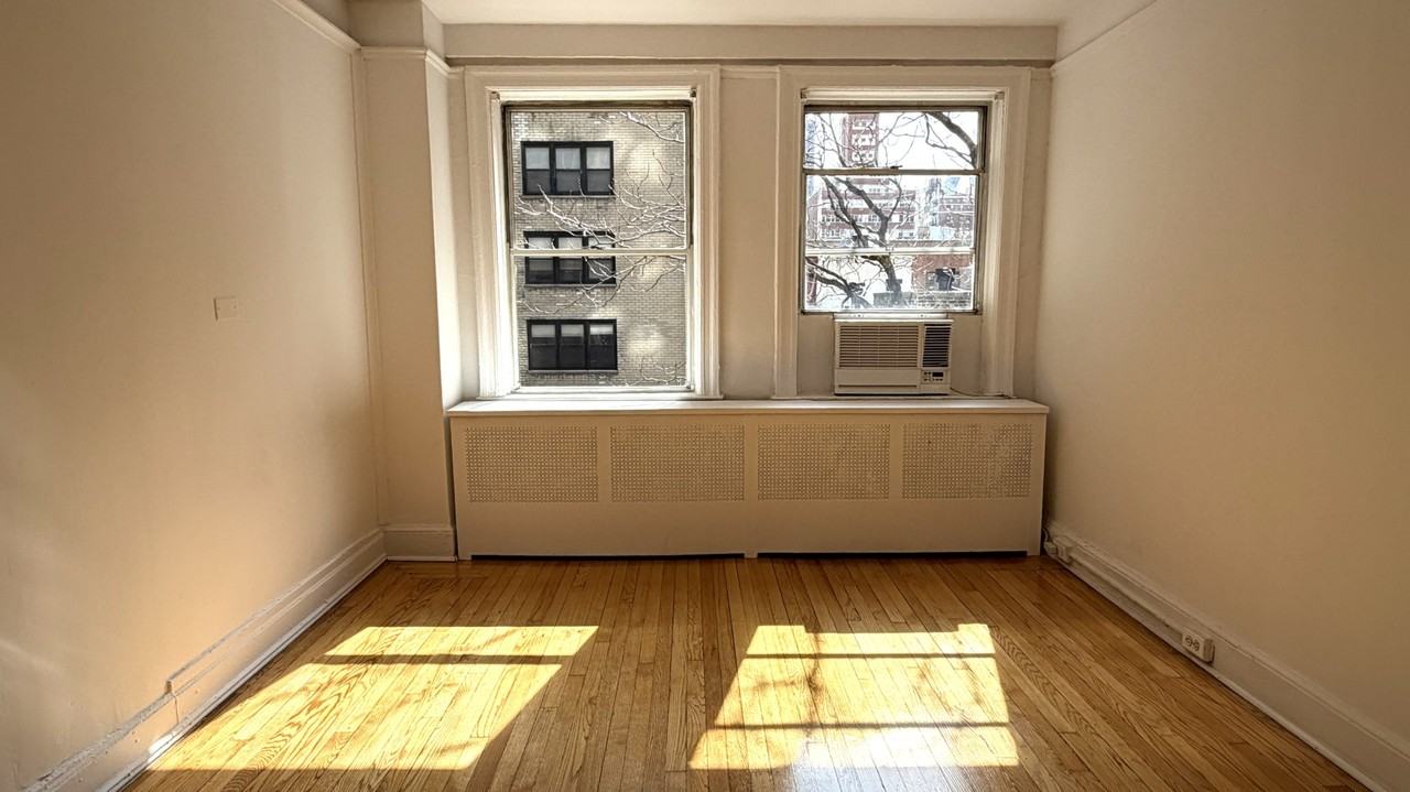 E 39th St #505 - Photo 3 of 12