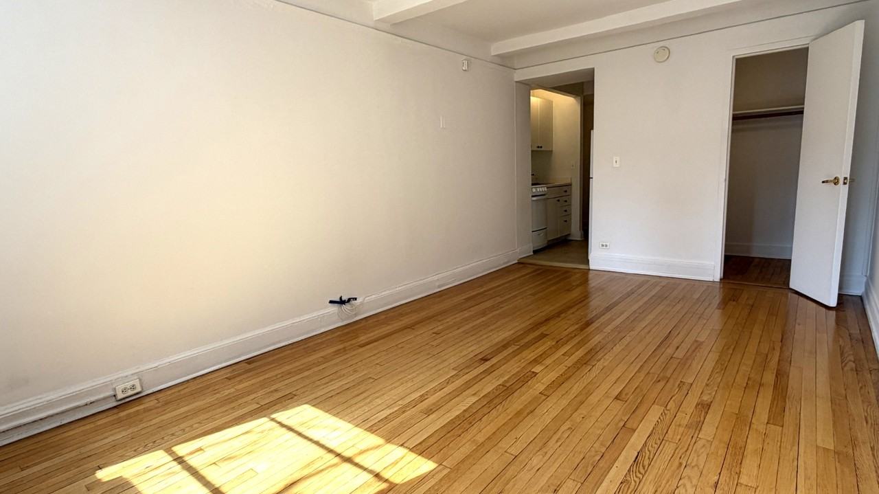 E 39th St #505 - Photo 4 of 12