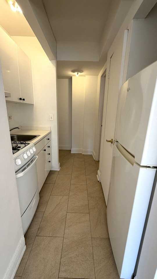 E 39th St #505 - Photo 7 of 12